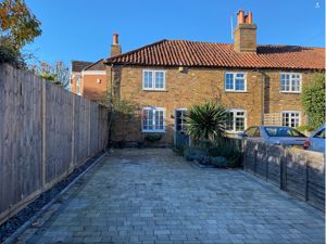 Bell Cottage, Bell Road, East Molesey- click for photo gallery
